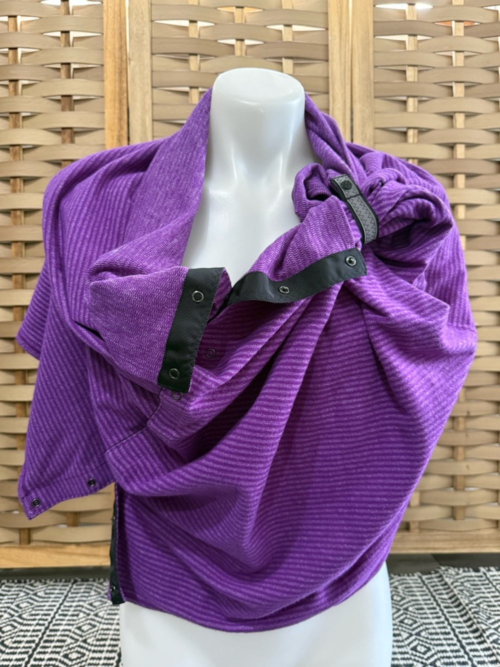 LULULEMON ATHLETICA Reflective Logo Purple Black Striped Snap Infinity Yoga Wrap